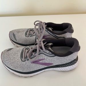 Brooks Adreneline GTS20 sneakers size 8